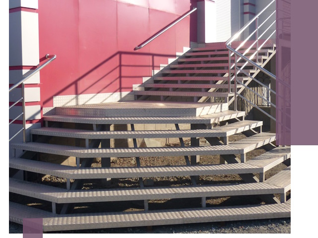 Лестницы для магазина в Острогожске — изготовление и монтаж