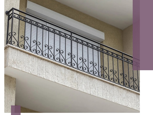 Балконные ограждения из металла и стекла в Острогожске для домов