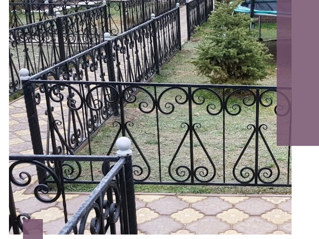 Кованые газонные ограждения под ключ в Острогожске